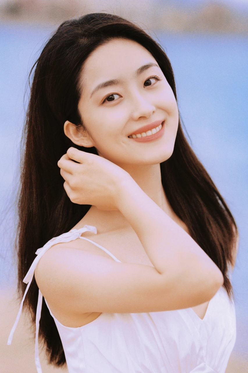 极品气质美女～吴曼思[鲜花]