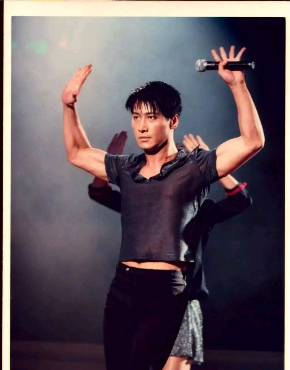 揭秘贵公子黎明为什么不肯练健身展示大块胸肌[色][色][色]举重健身