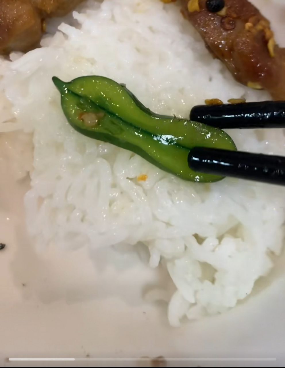 谁知道这个像嘴唇的菜叫什么?还挺好吃!