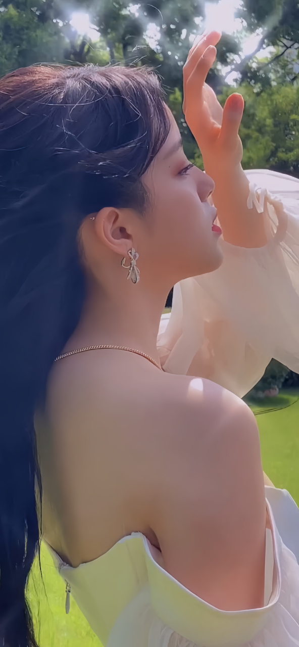 再次欣赏微博电影之夜的欧阳娜娜,此次的欧阳娜娜真是太惊艳了!