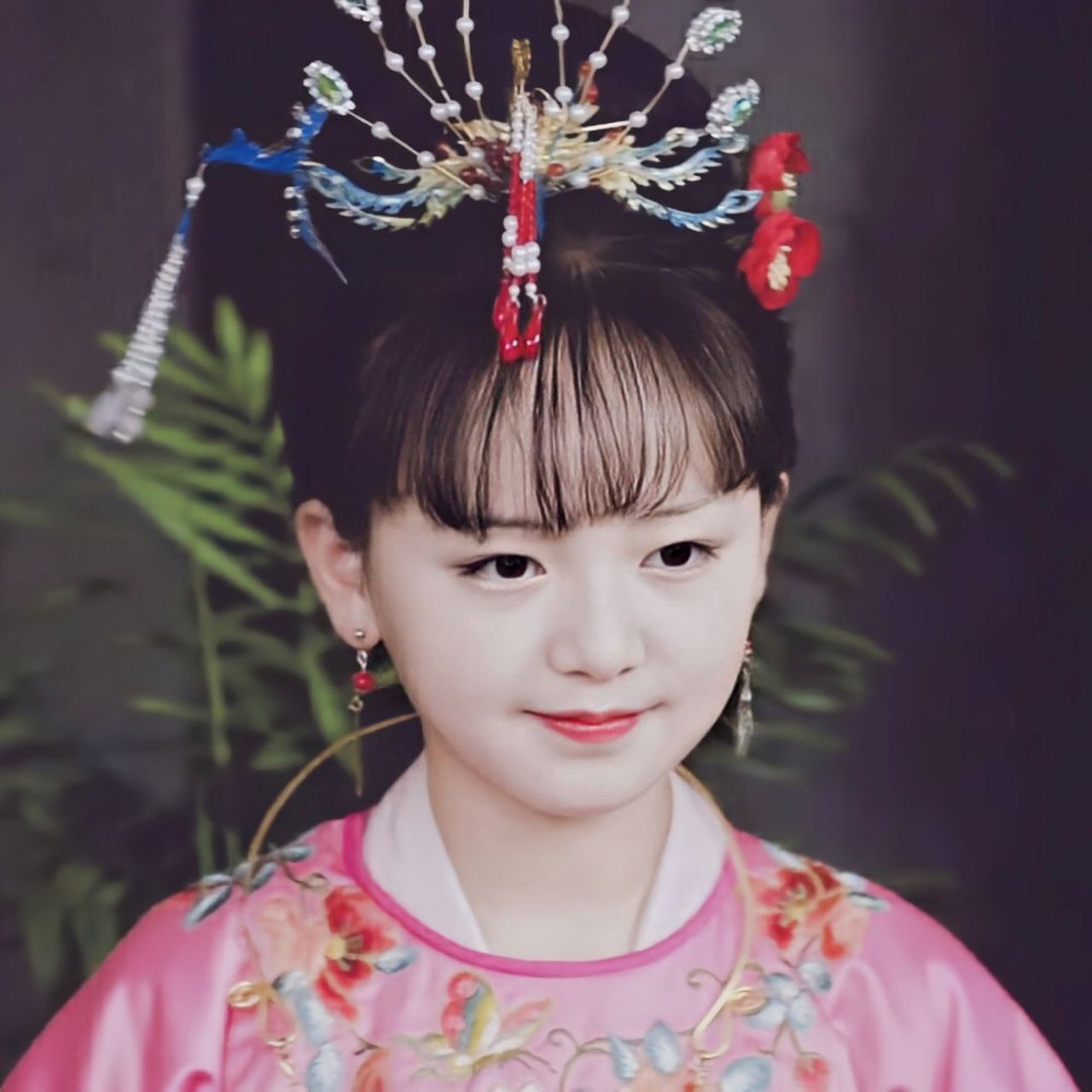 小戏骨的红楼梦里,钟宝儿的薛宝钗,虽然仍有婴儿肥的脸蛋稚气未脱