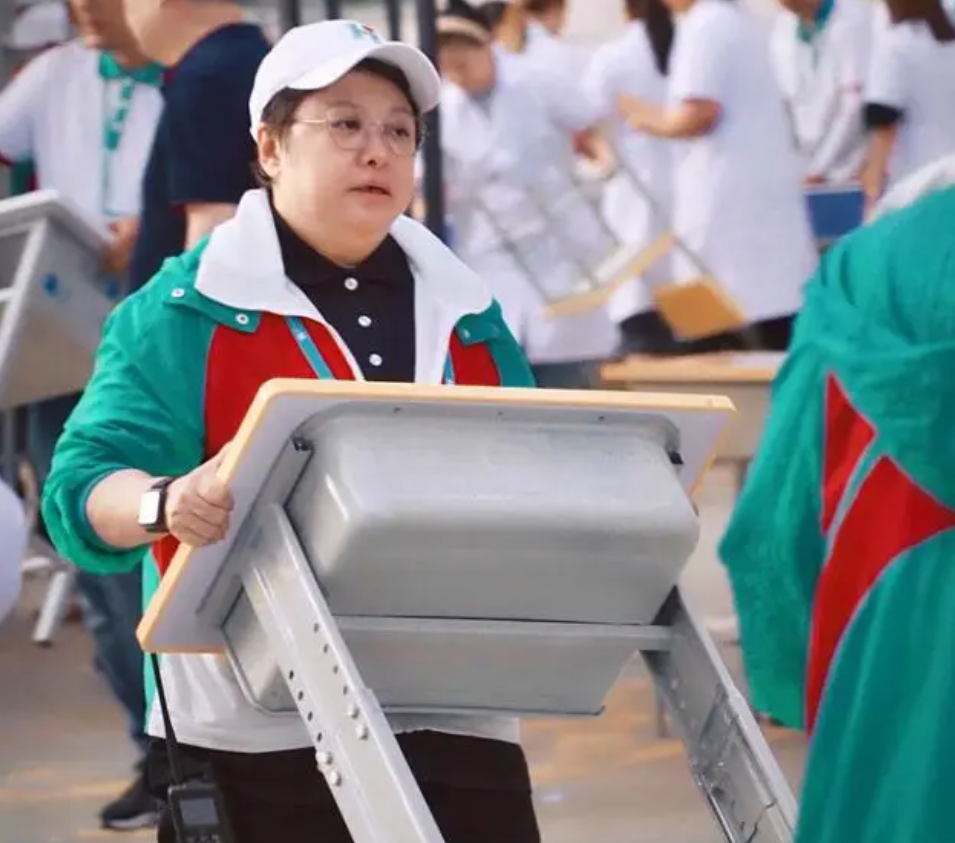 沈腾"悄悄"捐物资,默默无闻彰显大爱情怀,众明星纷纷慷慨解囊