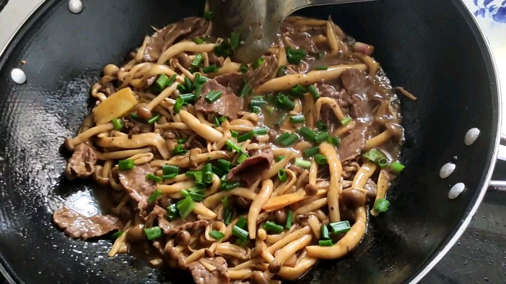 学得会用得着的家常菜,蘑菇炒牛肉,做法简单味道赞