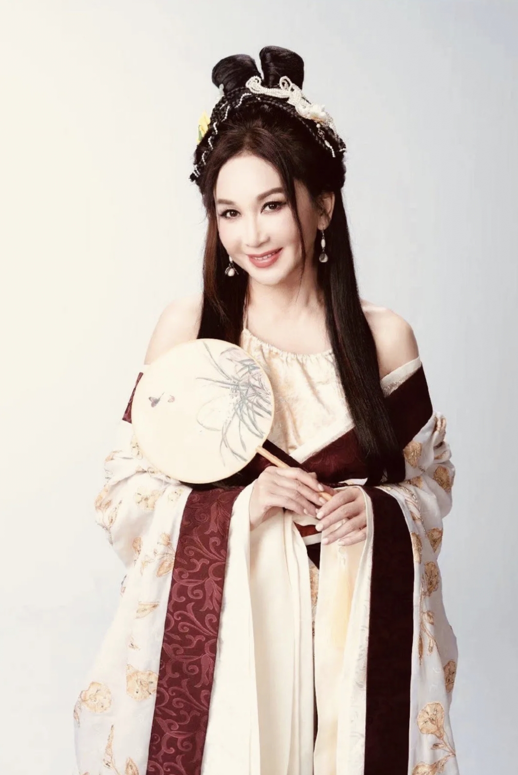 温碧霞时隔多年,再次穿妲己造型,美翻了!