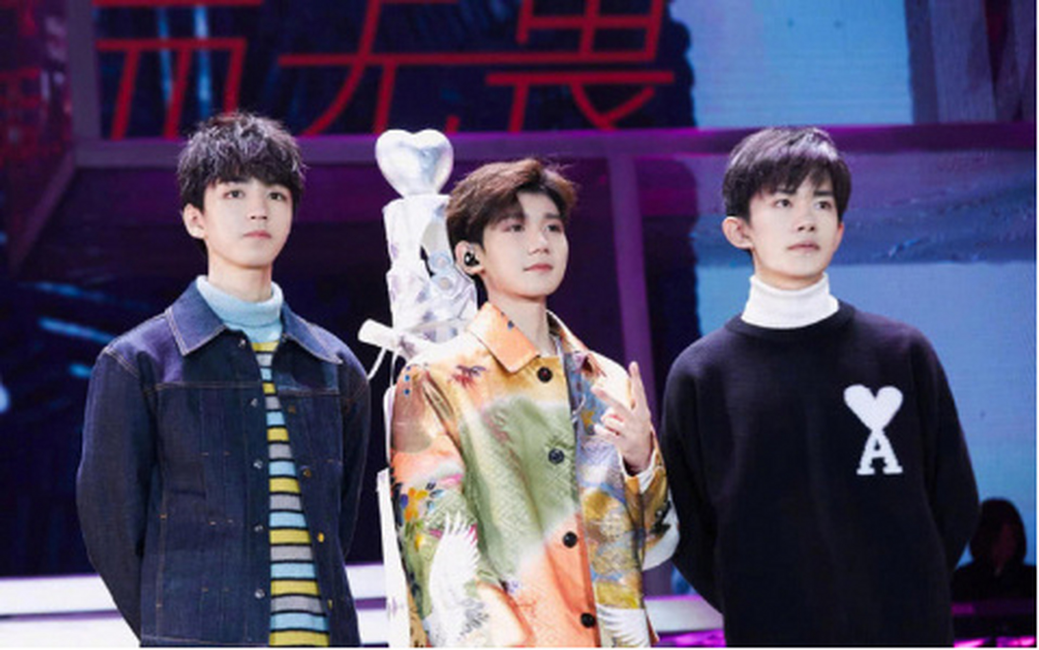 tfboys新歌《明天见》,王俊凯,王源,易烊千玺一人写了一个字,能看出来