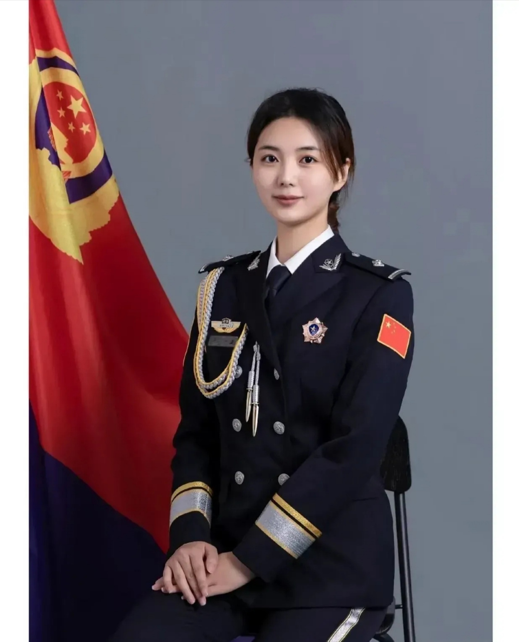 一杠一星,三级警司!
