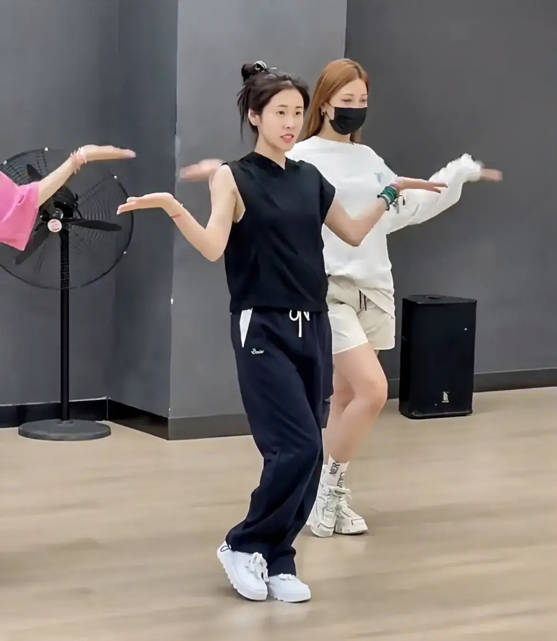 张碧晨素颜练舞生图!