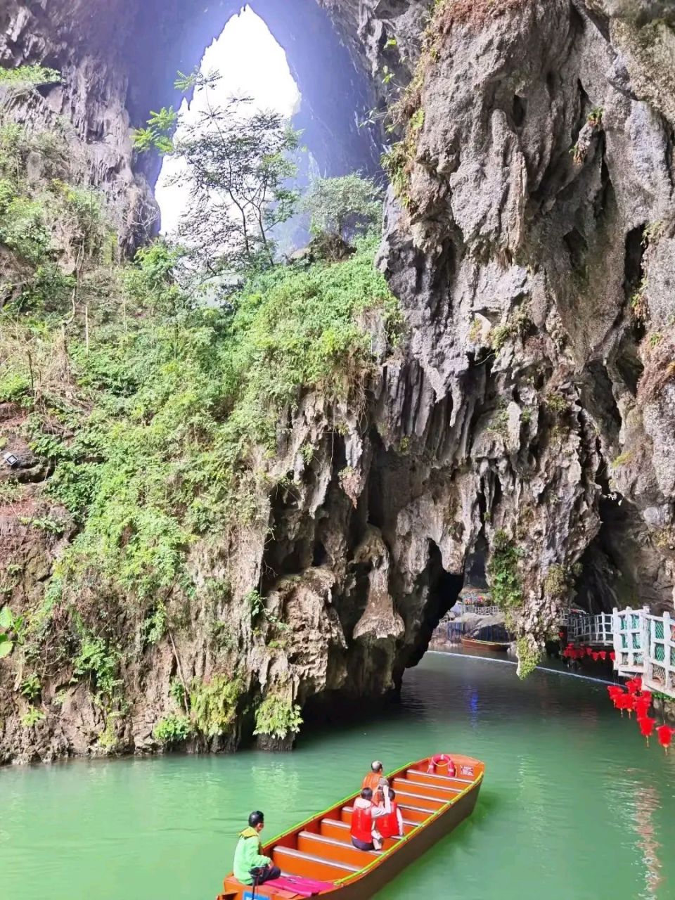 "华南第一天坑"英德洞天仙境.