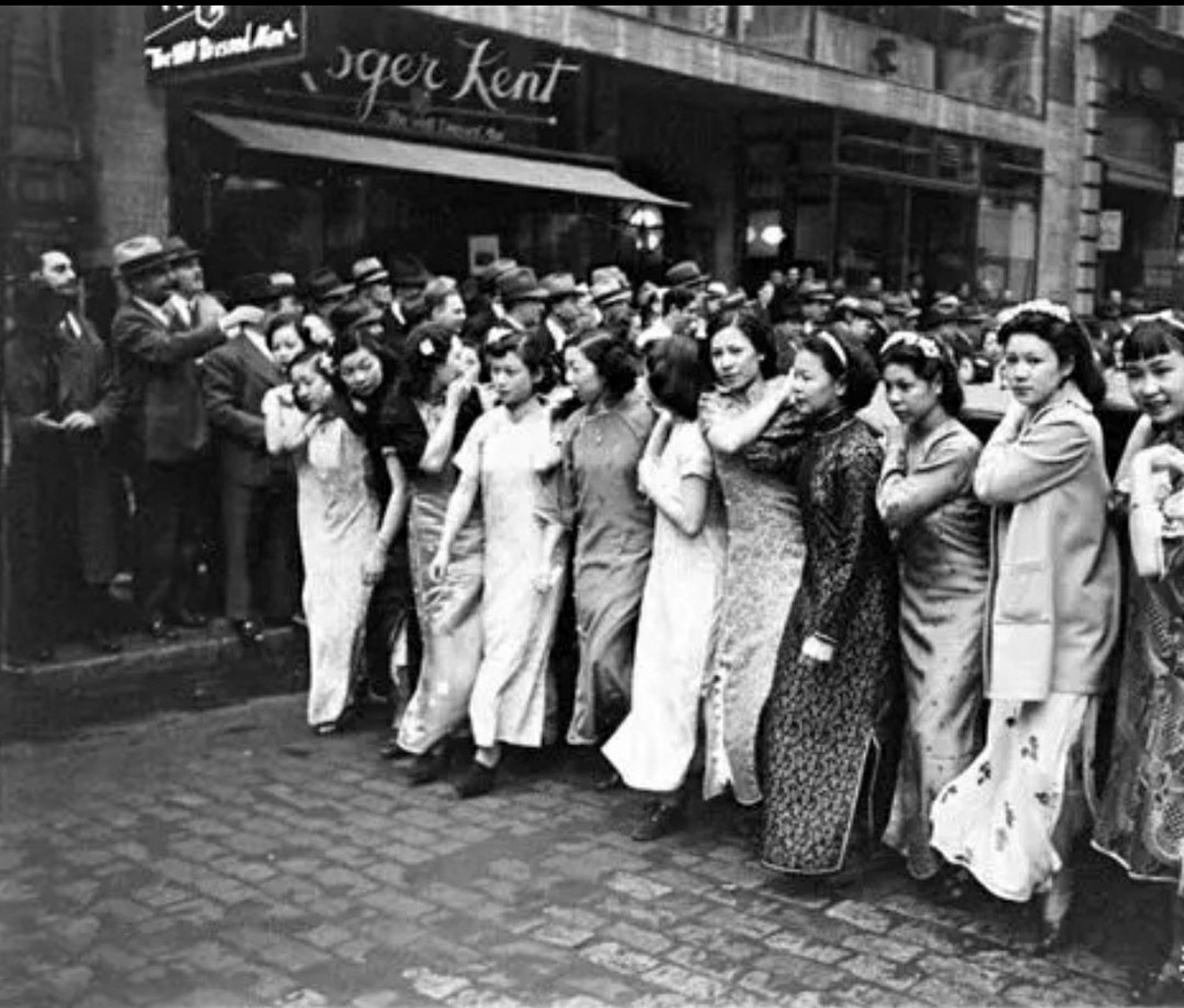 1938年,美国纽约,华侨旗袍美女,街头抗日募捐