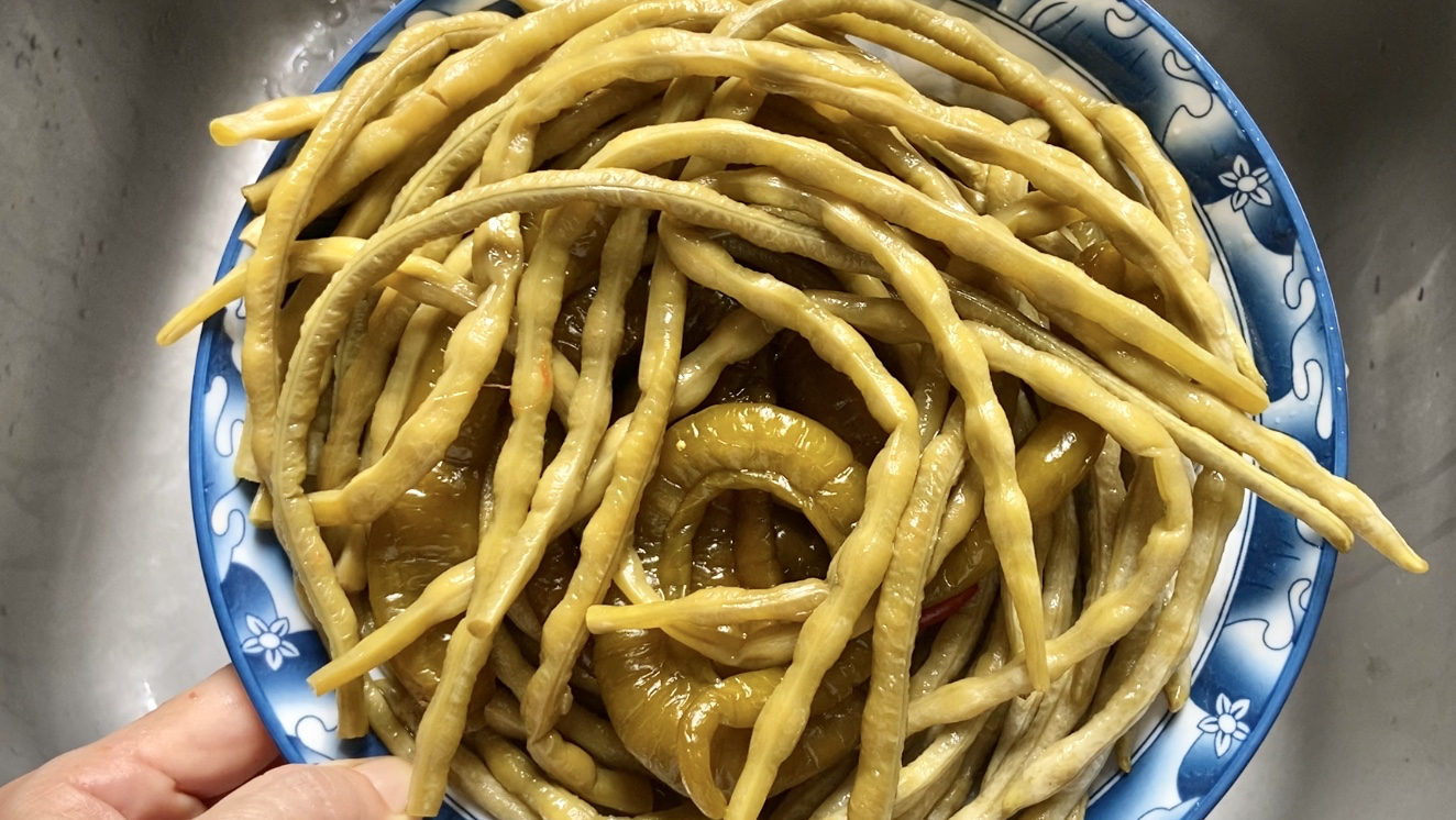 如何制作老坛水以及泡椒、酸豆角的腌制 详细解说每一个步骤