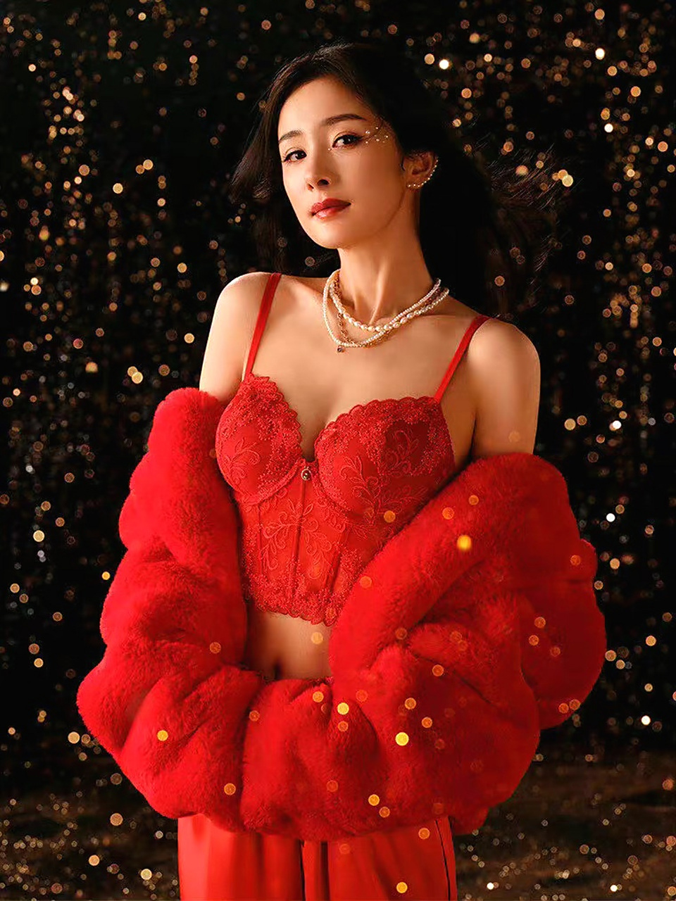 杨幂# 杨幂维密内衣新年写真,身材诱人表情诱惑.