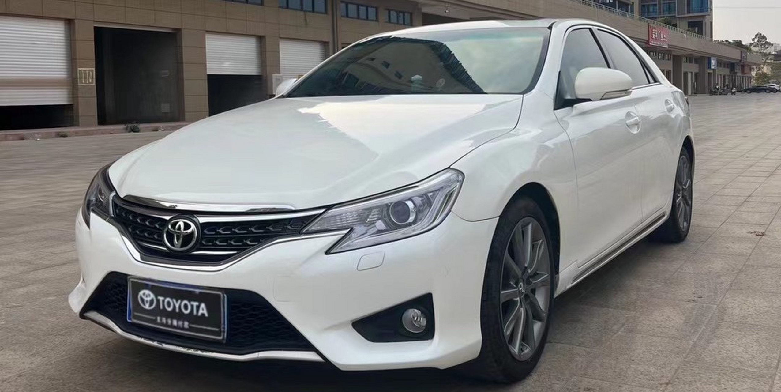 买下2016年99715上牌,丰田锐志2.