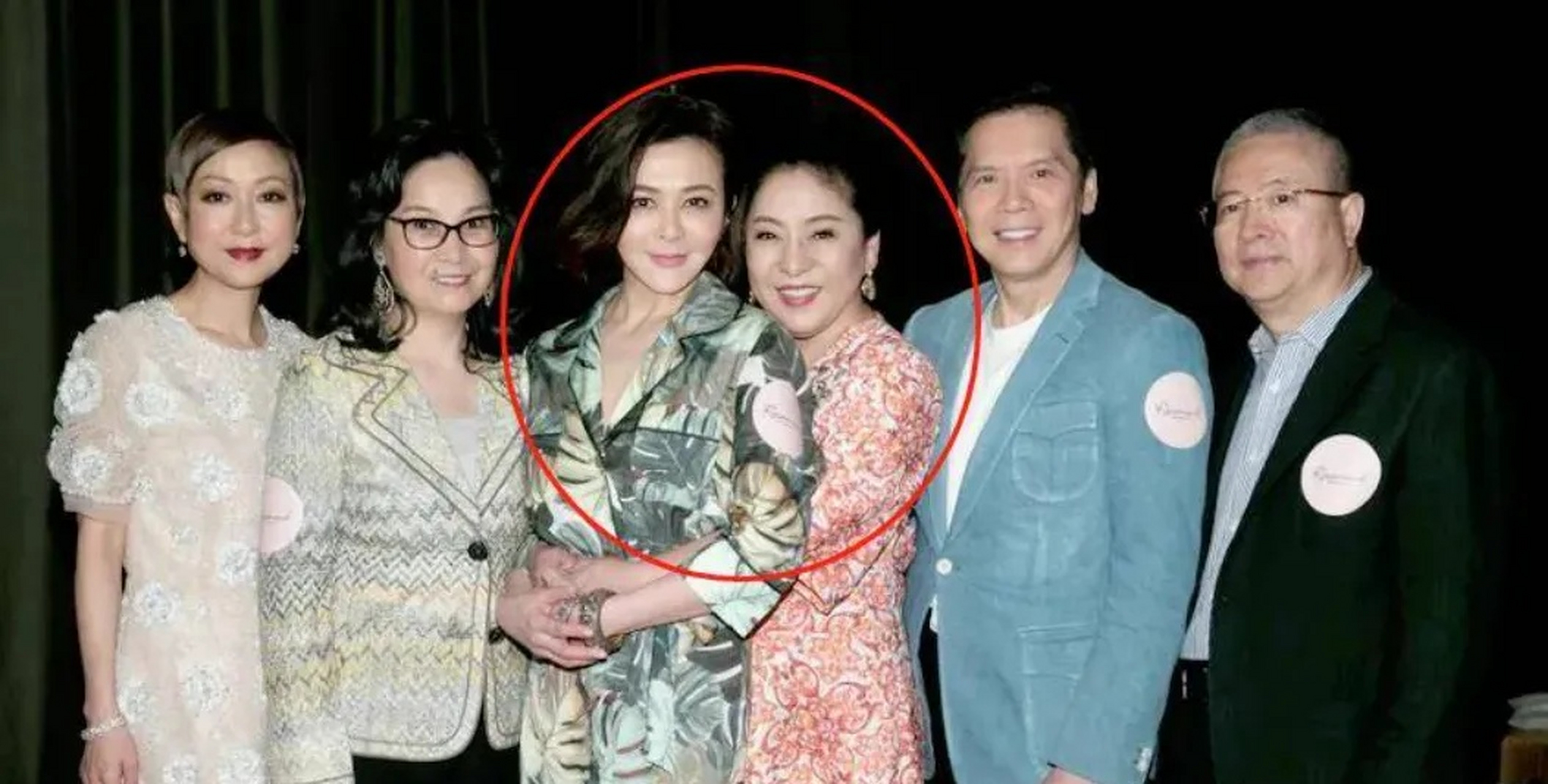 当年,向华强花1.