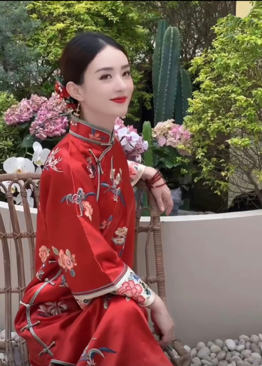 赵丽颖红色旗袍造型,当家主母的感觉,太美啦!