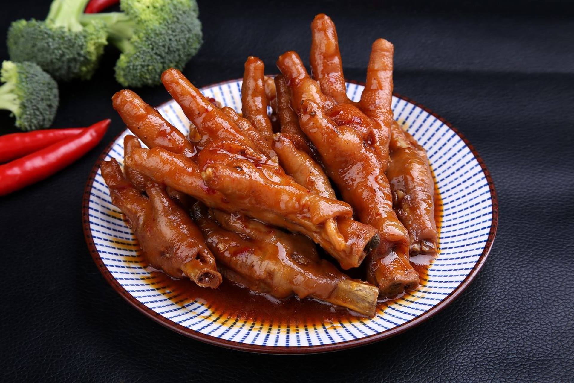 卤鸡爪做法大全,学会不用买了,又省一笔钱 一,家常卤鸡爪 (1)香辣卤