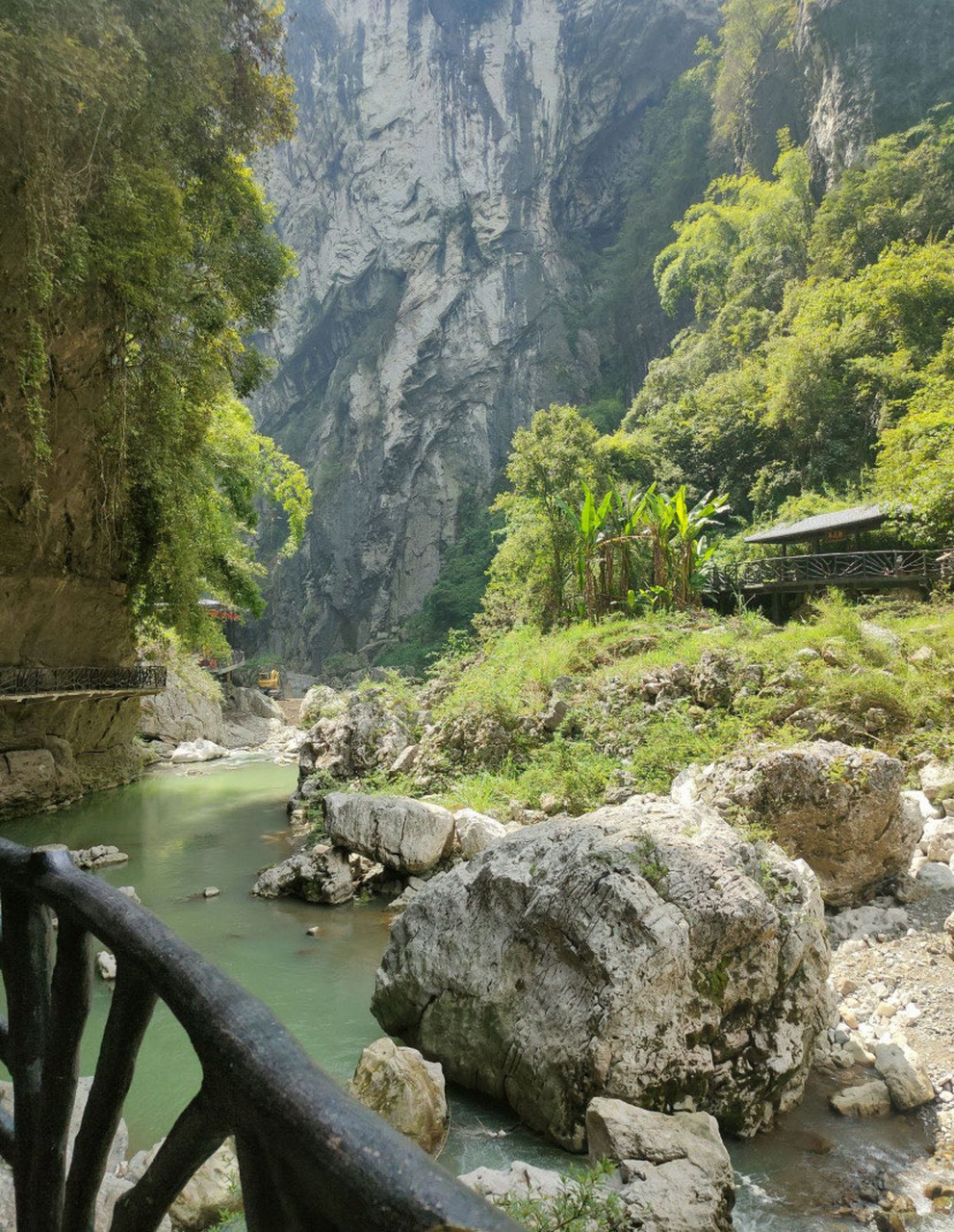 黔江蒲花暗河景区,位于重庆市黔江区,是一个集奇特景观,文化体验和