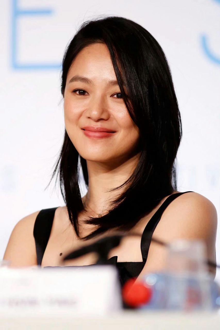 周韵拍的作品并不多,但部部是经典,每个作品里的角色亮相都会让人