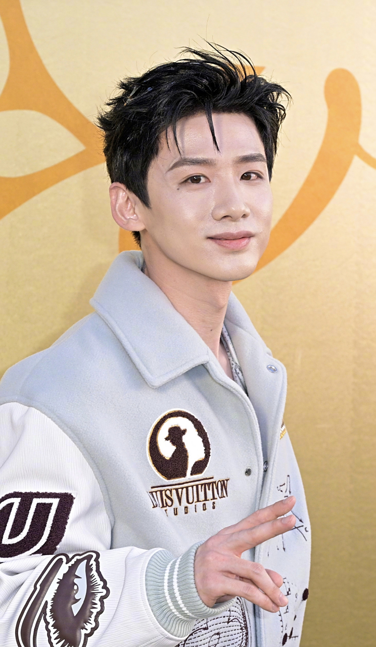 白敬亭巴黎时装周怼脸生图,算是这次时装周状态好的了