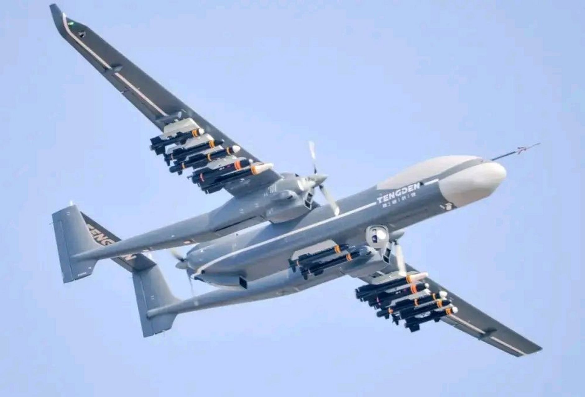 近日,中国发布了一款引人瞩目的新型无人机tb-001,以及其挂载的远程