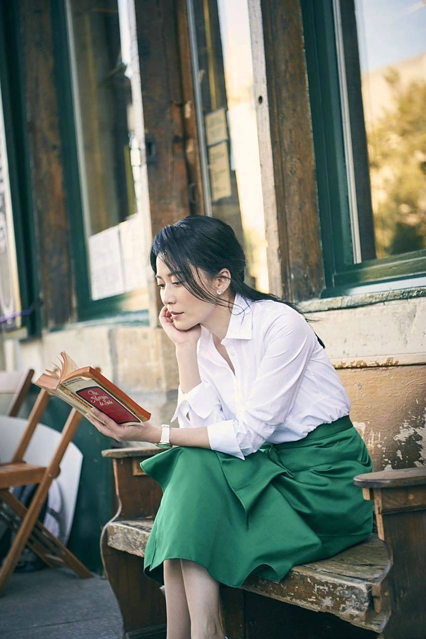 俞飞鸿:能把白衬衫穿优雅才是真女神|||都说红颜易老 但是总是有那么