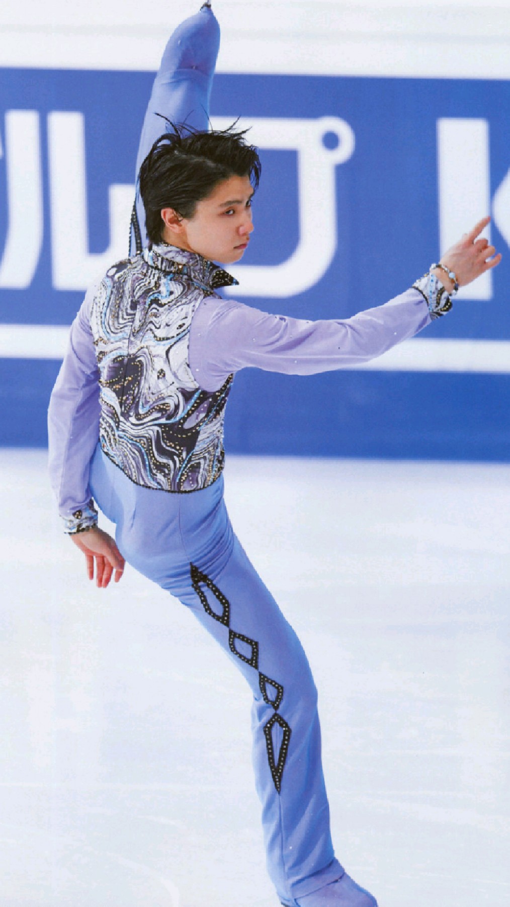 羽生结弦摔倒后,居然能通过冰上劈叉的方式起立-度小视