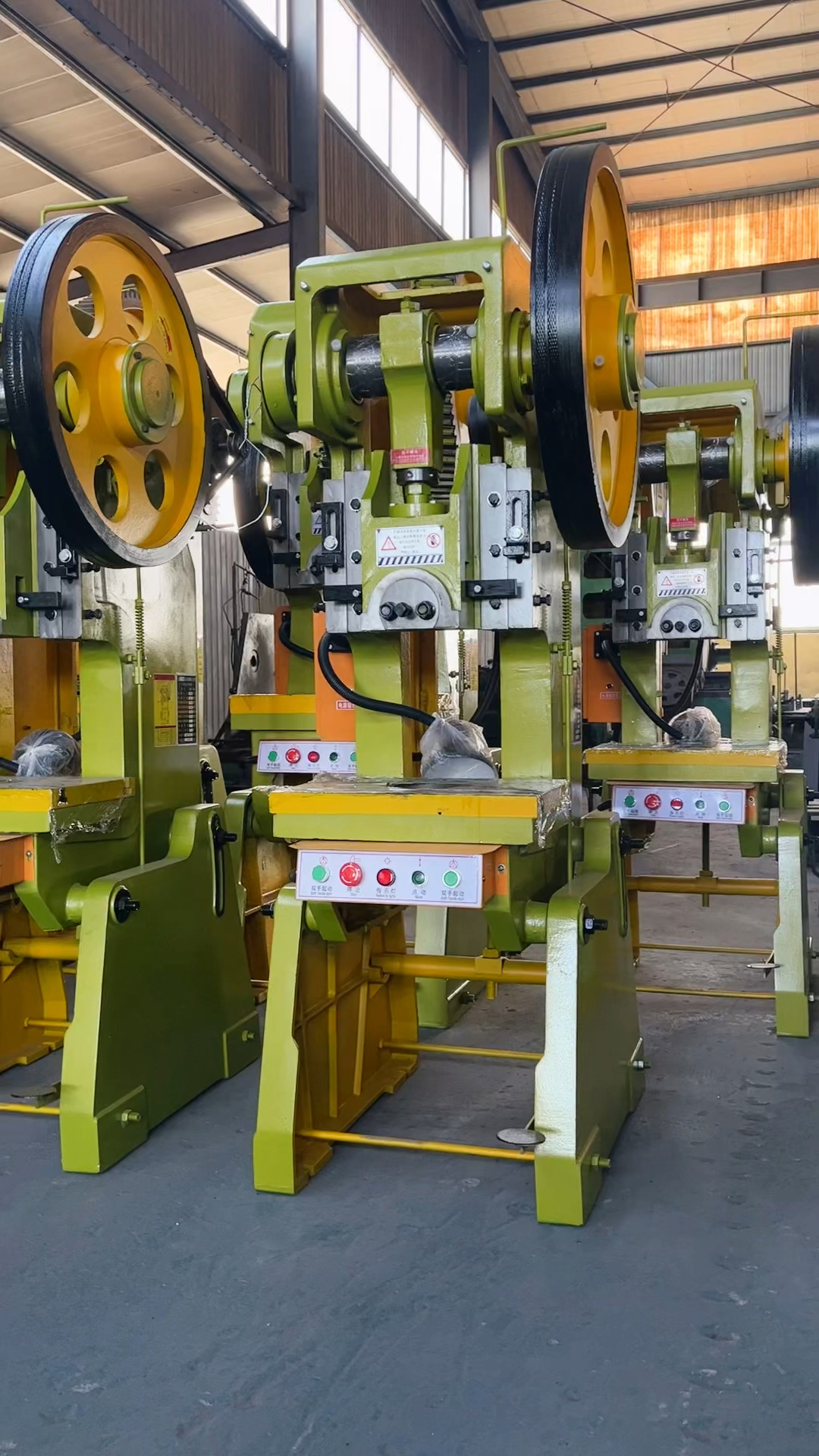 25吨冲床|40吨冲床|63吨冲床荣威智能装备车间生产实拍