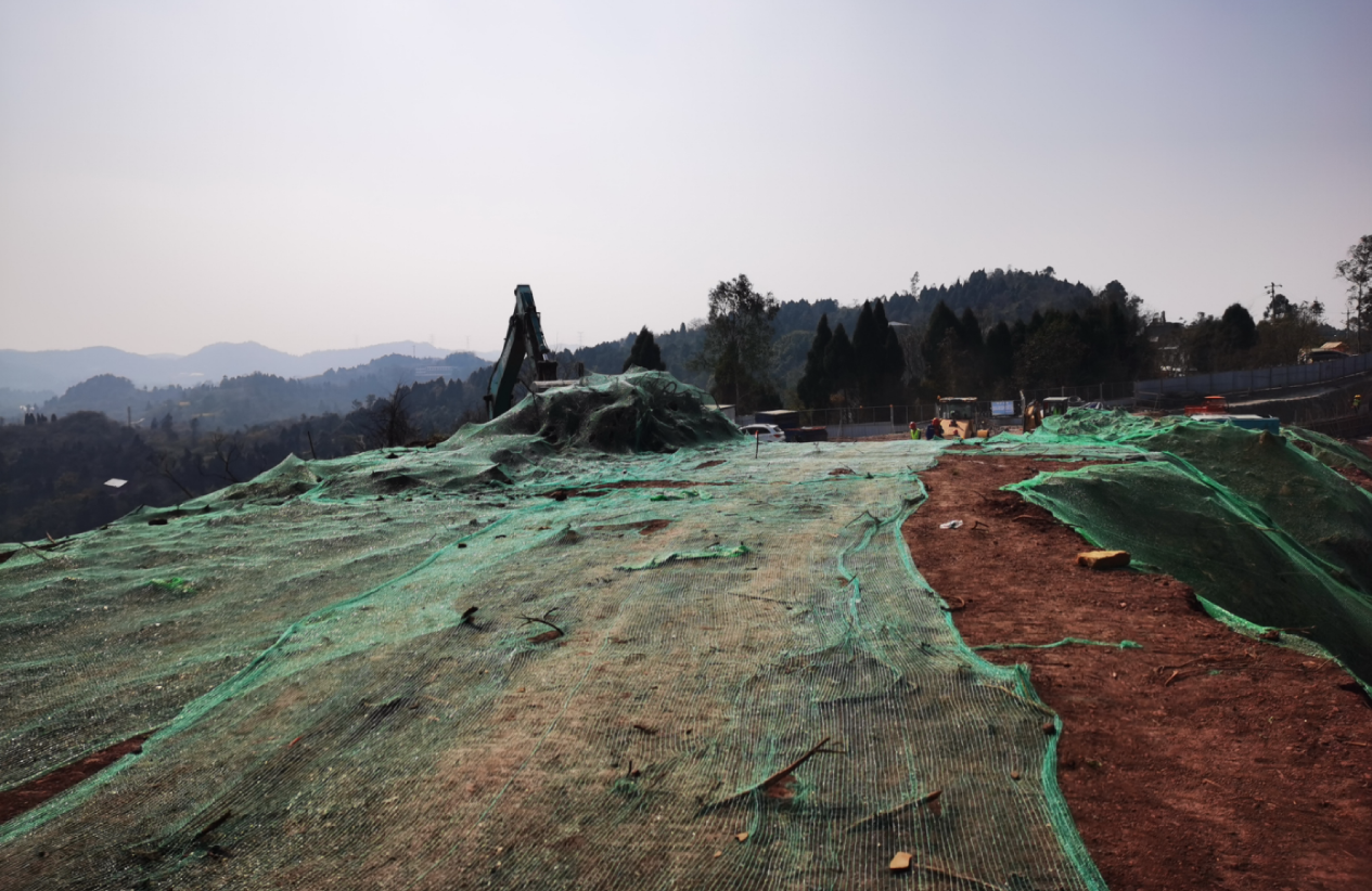 正在建设中的眉山市仁寿县翳嘶山,飞泉山观景平台和金马河景观