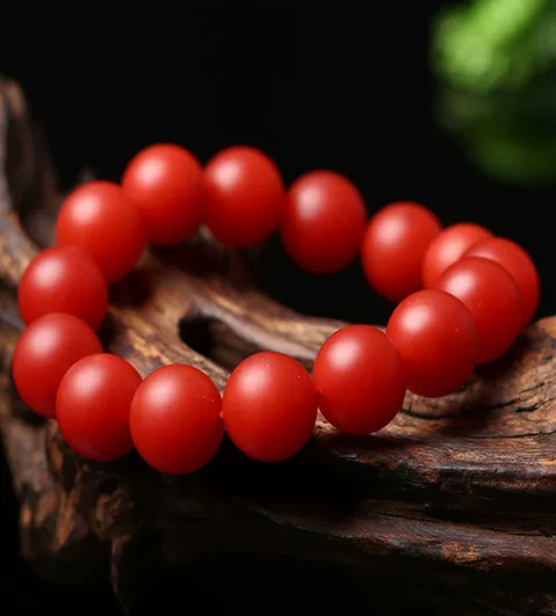 看完南红手串的功效与作用,你会爱上它