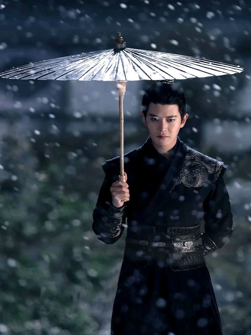 武庚纪中任嘉伦的这个造型,让我有点梦回小南辰王的感觉,好像皇叔也有