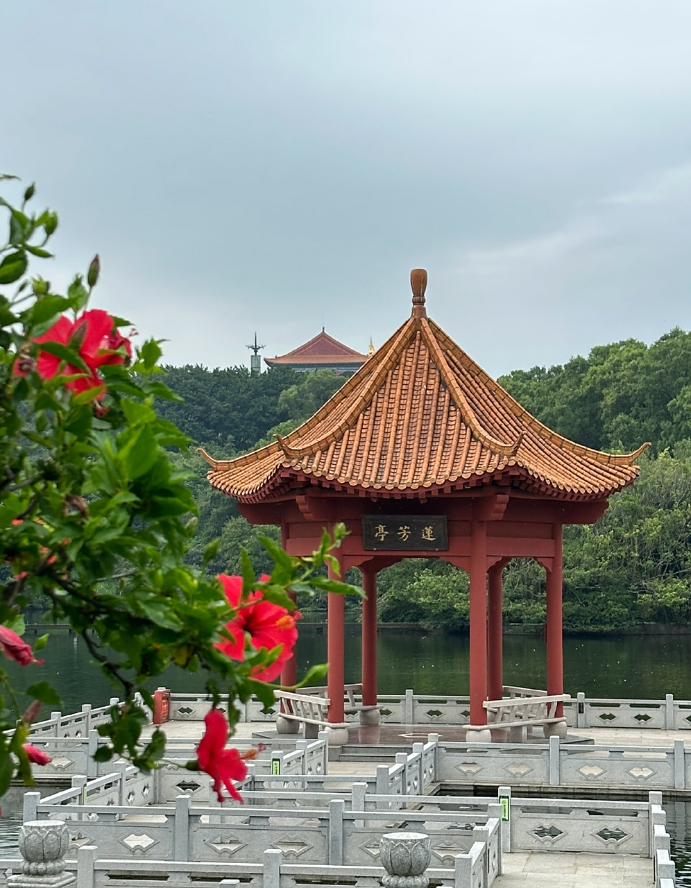 广州莲花山公园溜达一圈,祈求观世音菩萨保佑我们的祖国兴旺发达,保佑