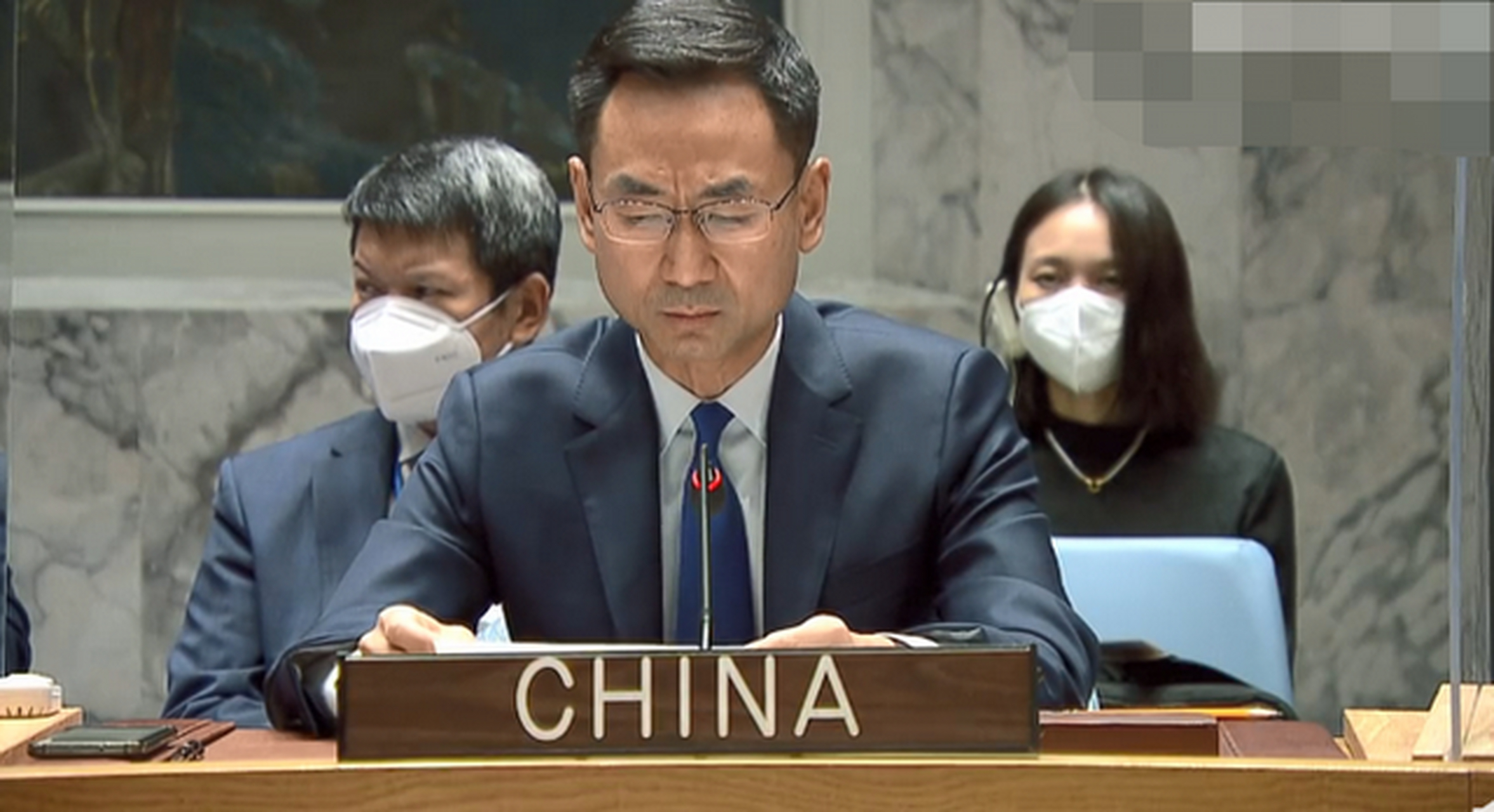 中国常驻联合国副代表耿爽在20日举行的联合国公开会议上,向各国代表