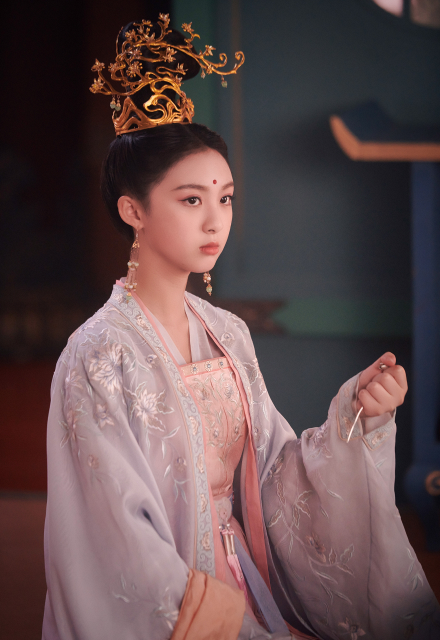 不管是一人分饰两角,眼瞎复明还是曲折坎坷的情绪变