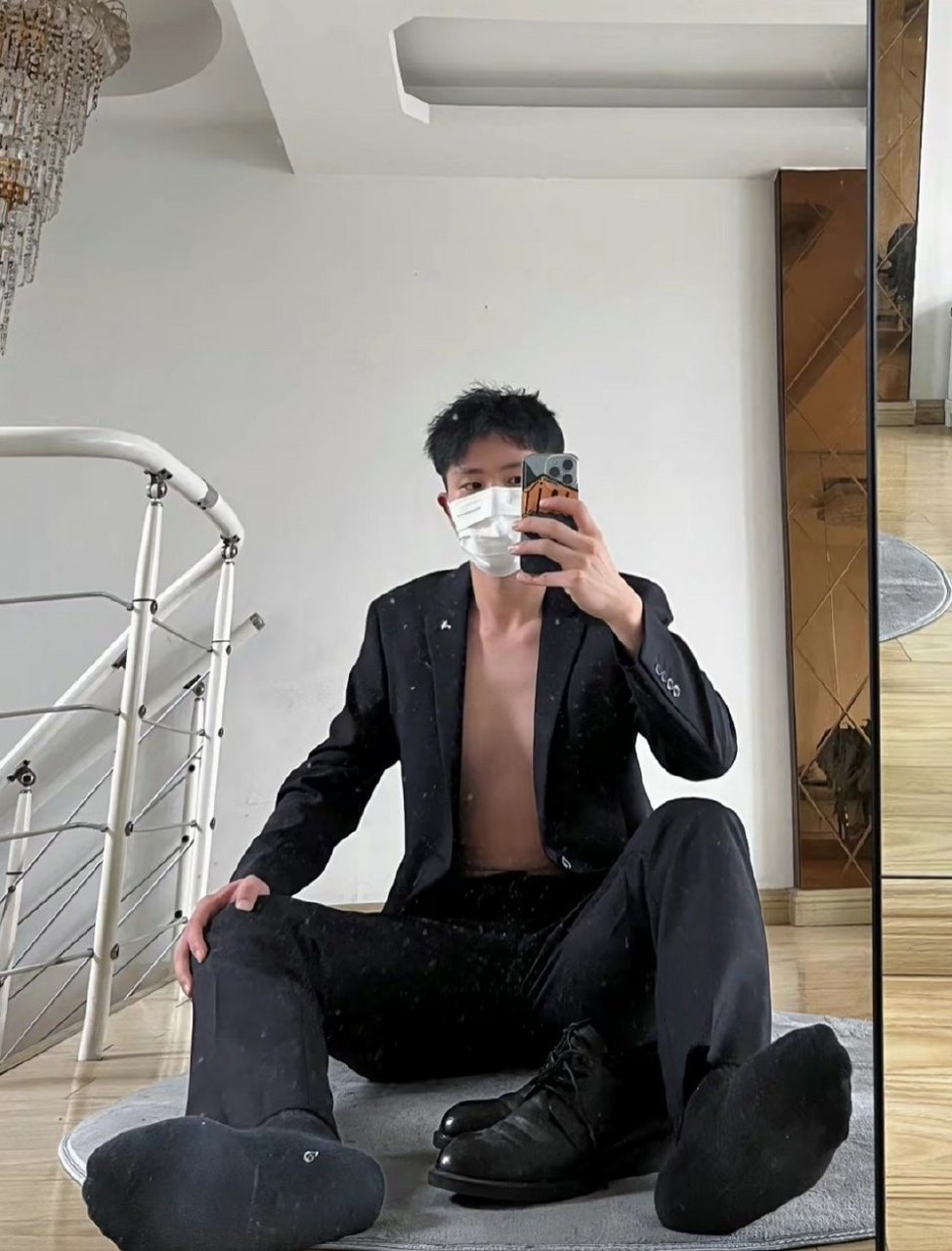 正装黑袜帅哥,玩得就是刺激#穿搭