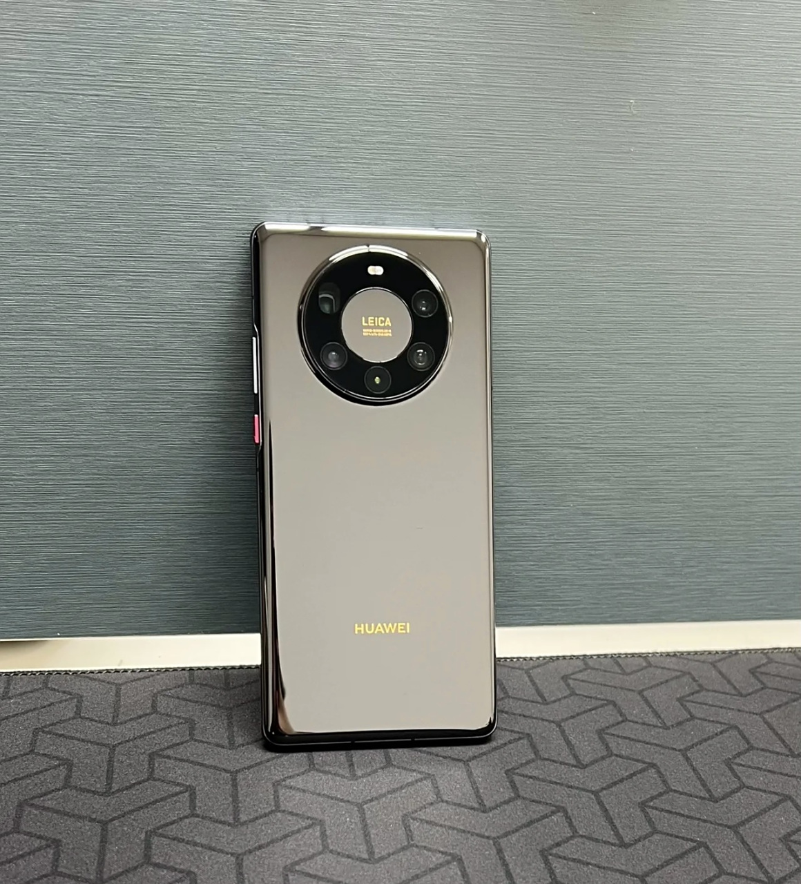 华为mate2:4050毫安 华为mate7:4100毫安 华为mates:2700毫安 华为