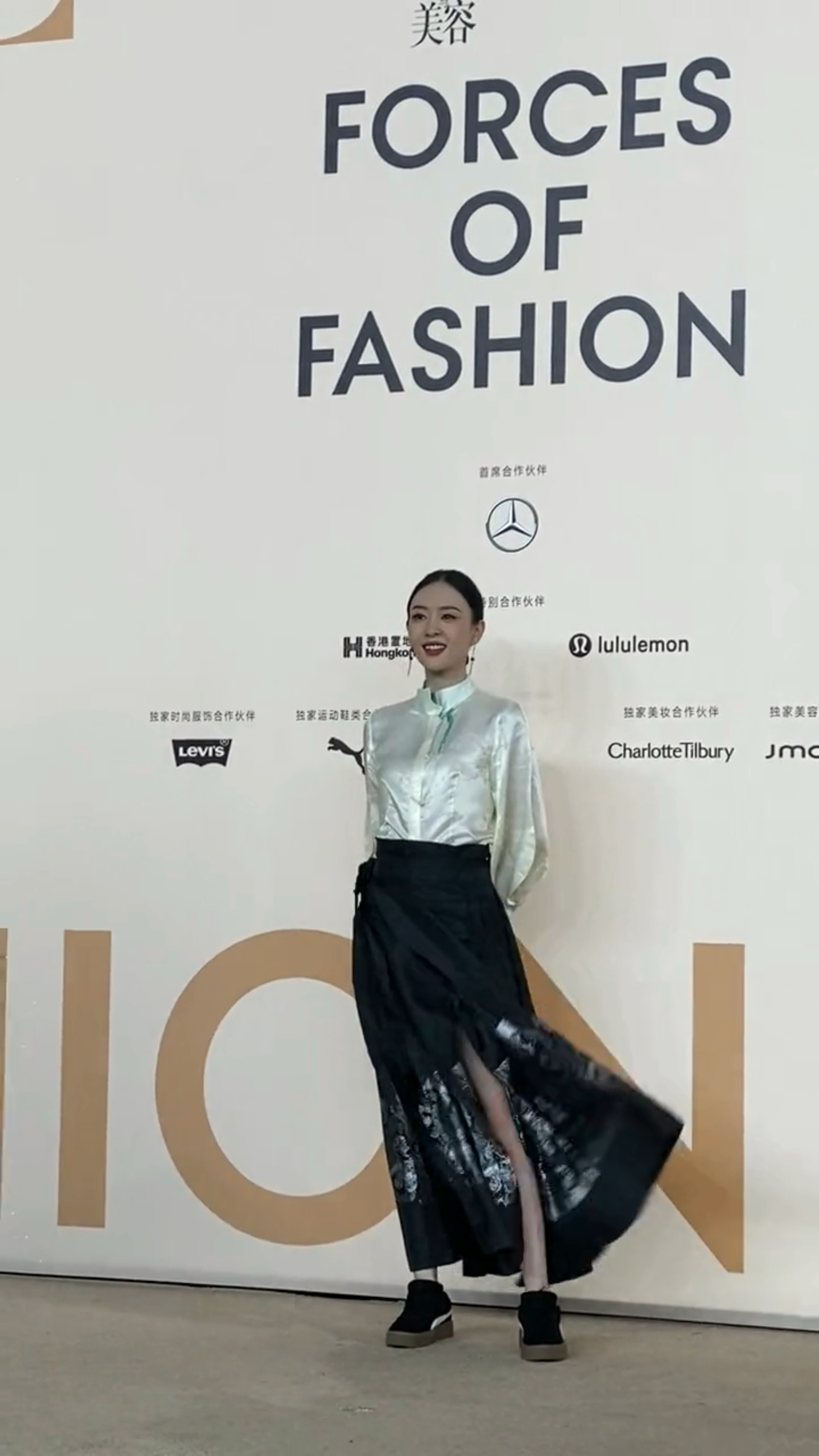 童瑶穿着马面裙,好有气质