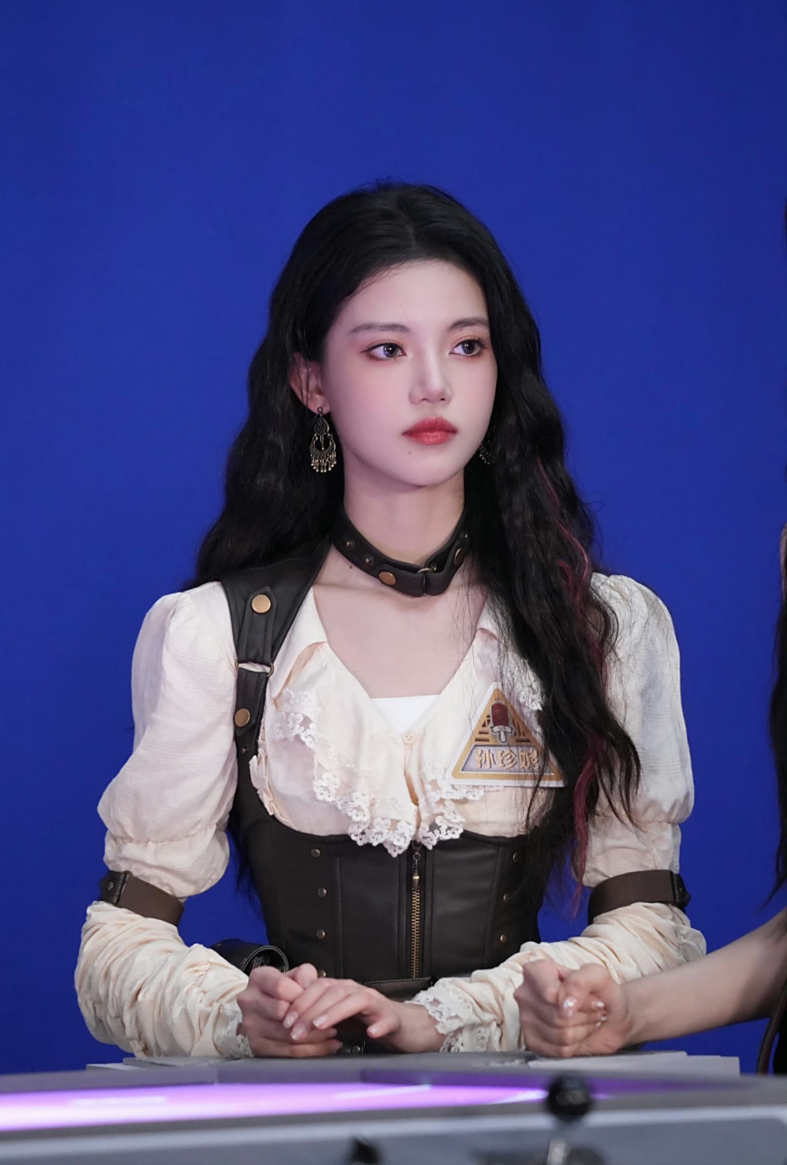 养眼美女# 孙珍妮九宫格美图[爱你]