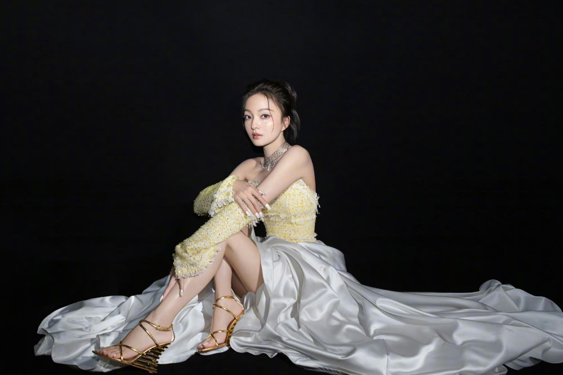 张韶涵和她白嫩的美脚丫