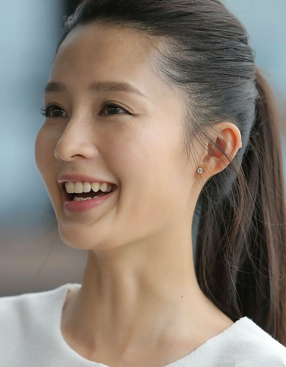 李沁,长鱼尾纹了!