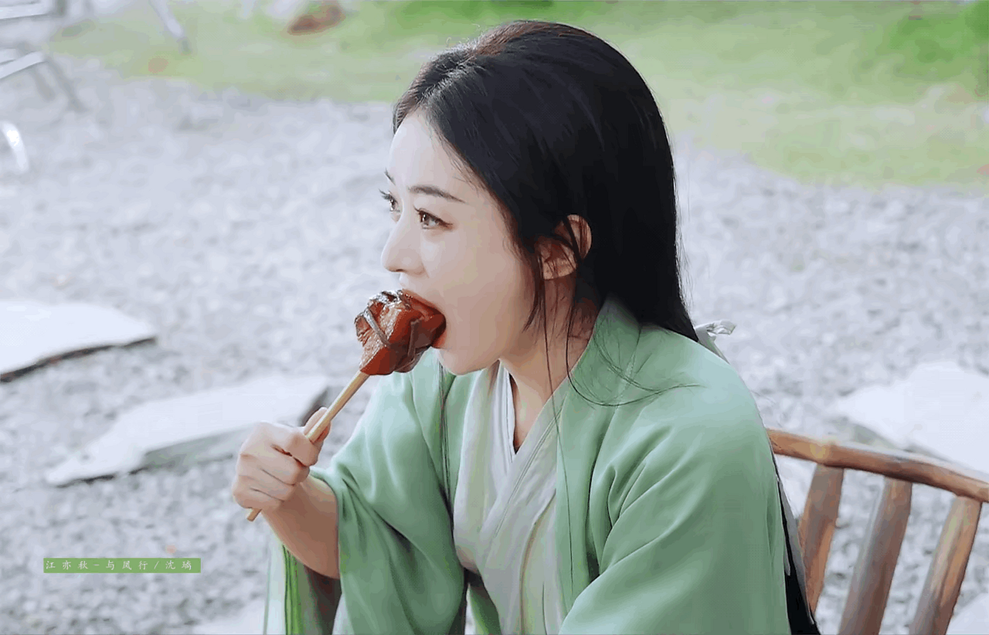 好喜欢看赵丽颖吃东西,看着就好有食欲感啊,真是羡慕这咋吃都不胖的