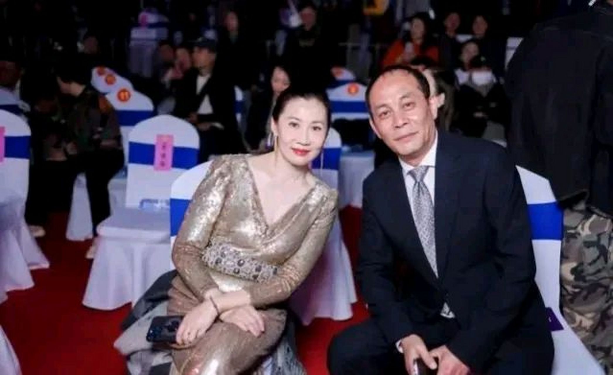 张光北,陈炜夫妻携手出席电影盛典.