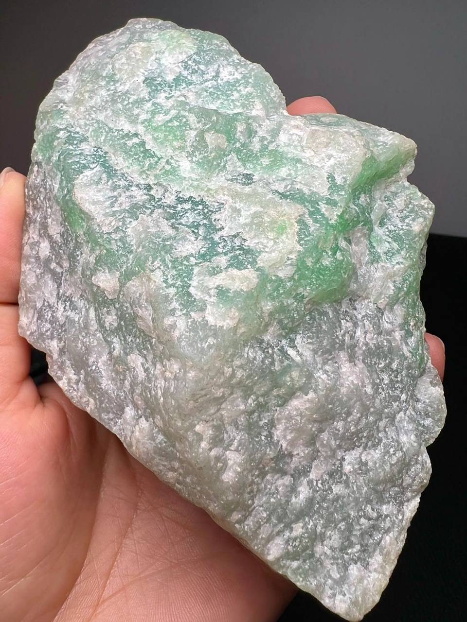 翡翠原石# #点击头像看直播# 687克老坑木那白岩沙冰料,天然神仙犊谮