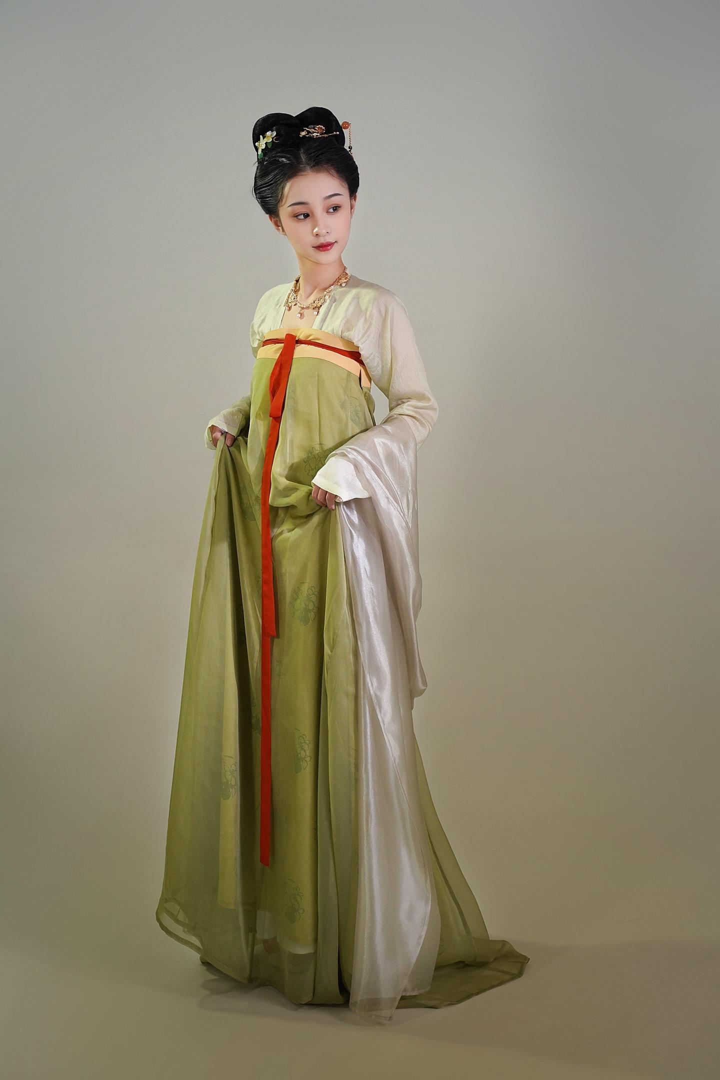 服饰,必然非华夏民族的汉服莫属,这不单单是汉服本身的魅力,更是中国