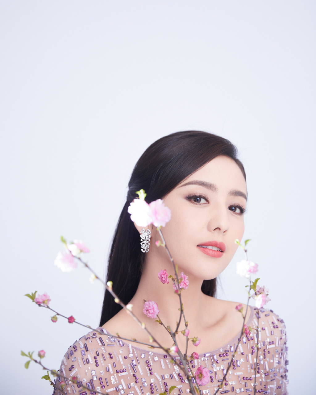 佟丽娅优雅薄纱长裙写真!#佟丽娅# #气质美女