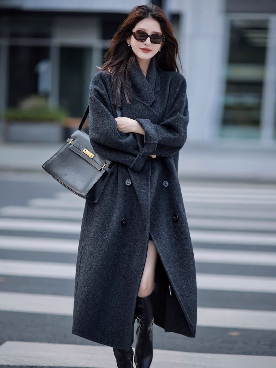 秋天的大衣来啦7515 石墨灰的颜色 是真显白 黄白以及橄榄皮穿都