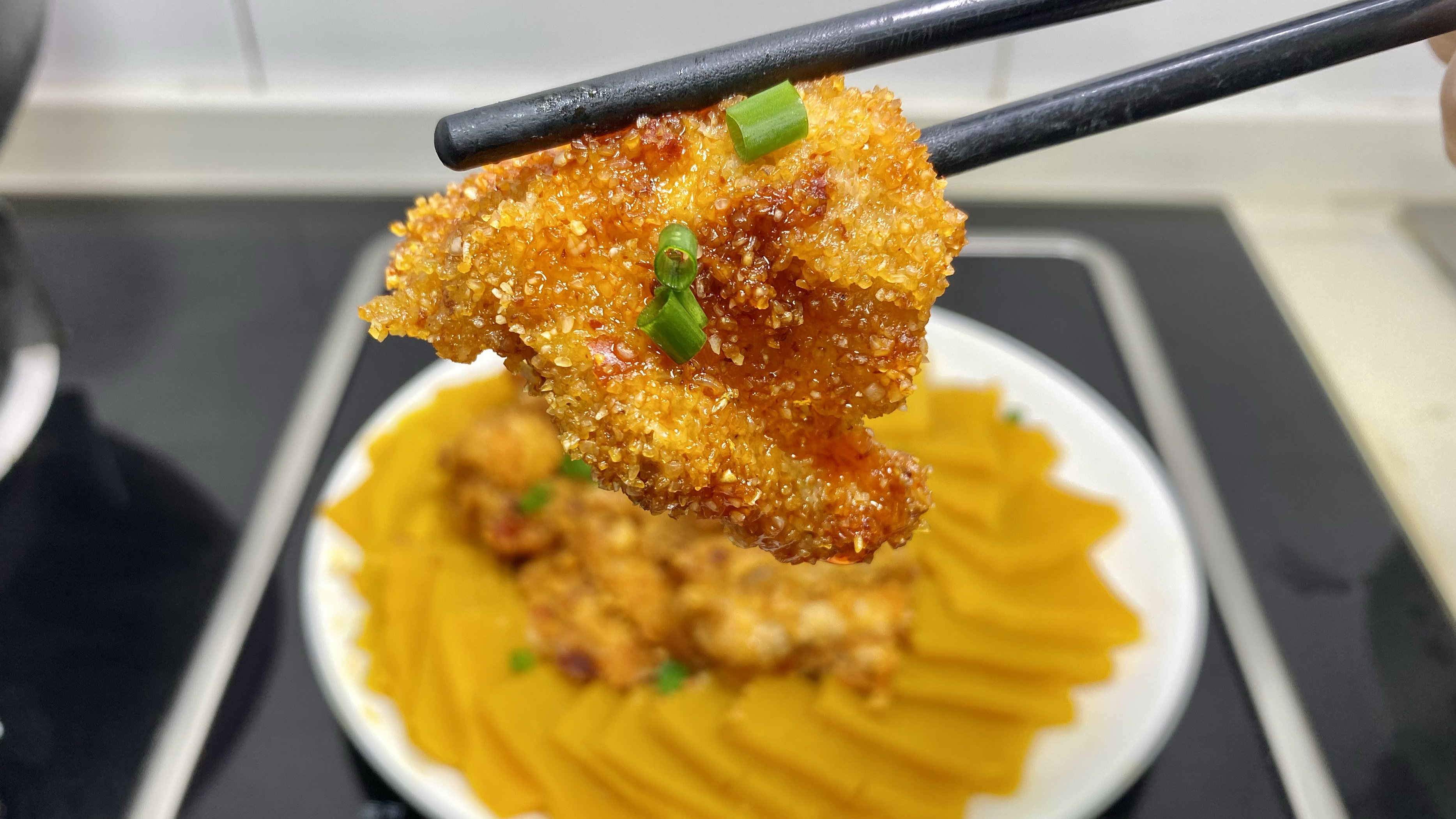 五花肉这样做太好吃了,配上南瓜一蒸香甜软糯,五花肉肥而不腻