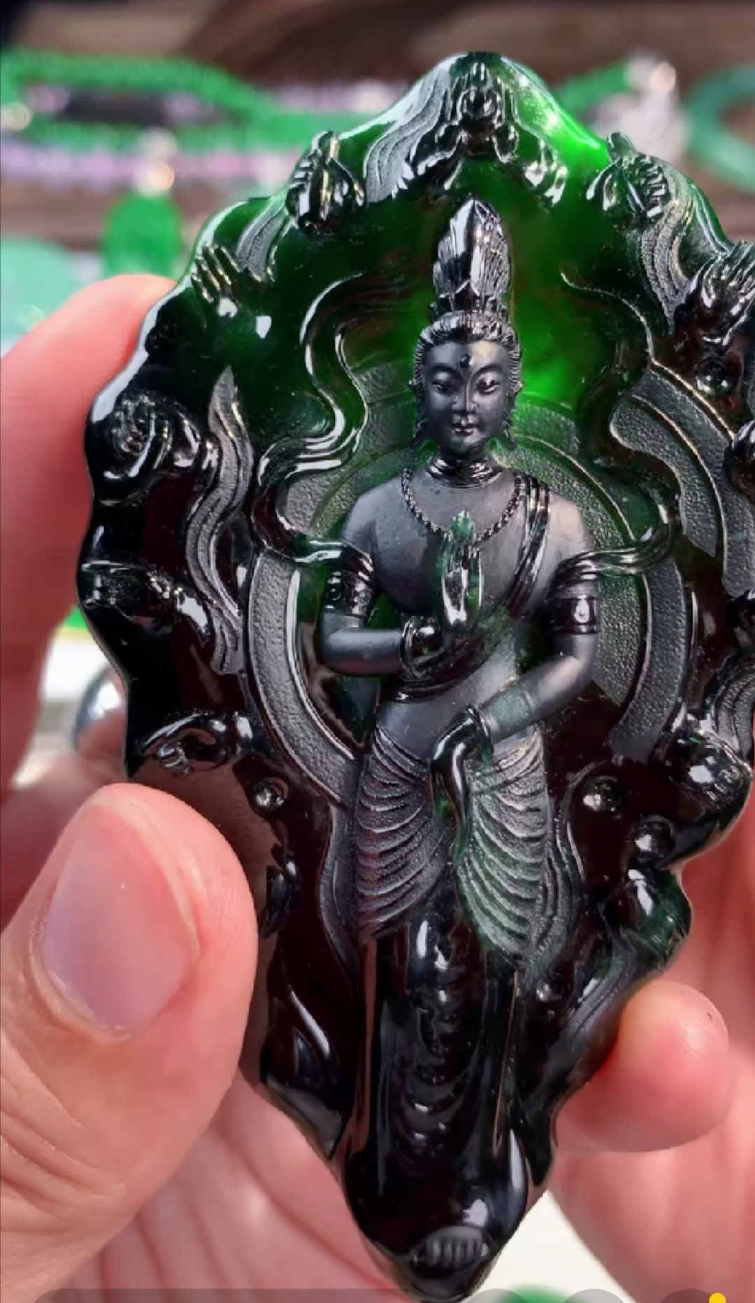 翡翠墨翠观音,雕工精湛