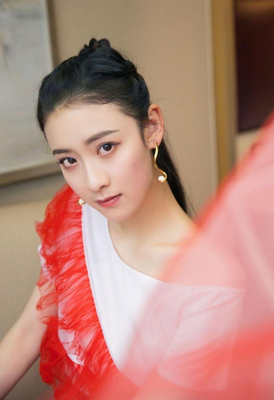 杨祺如,1999年1月27日出生于北京市,中国内地女演员,毕业于北京电影