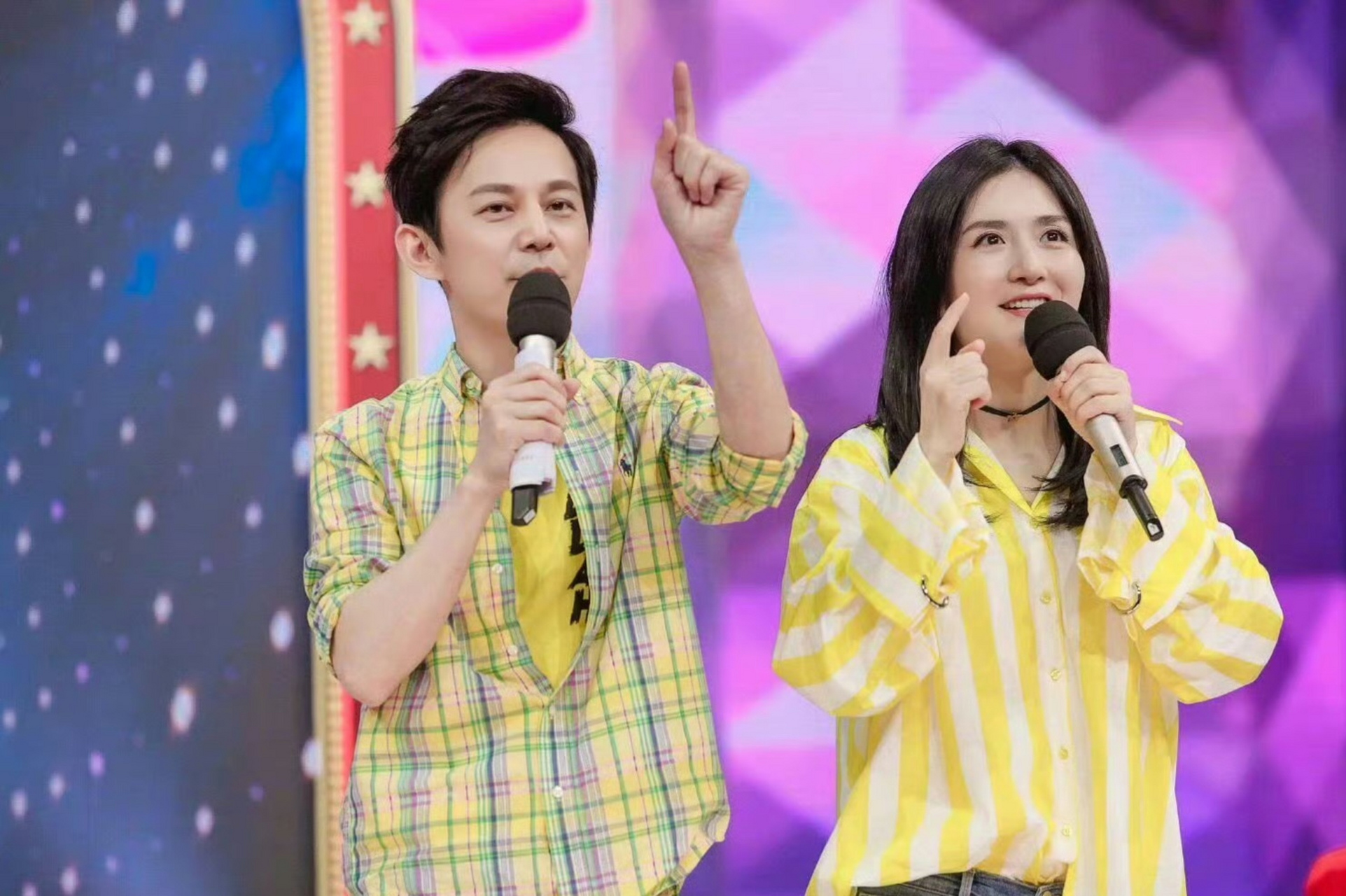 谢娜和何炅同框的照片,真的让我瞬间梦回快乐大本营!