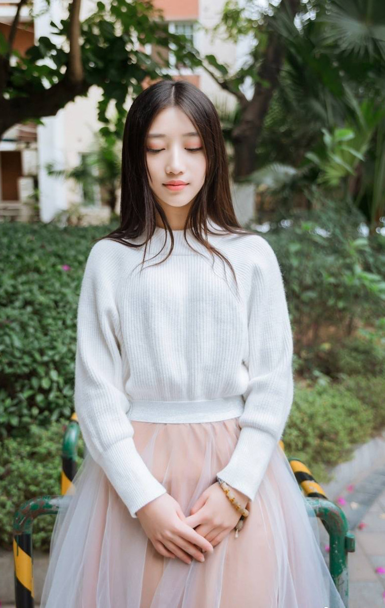 校花林瑾:清新脱俗,美丽动人
