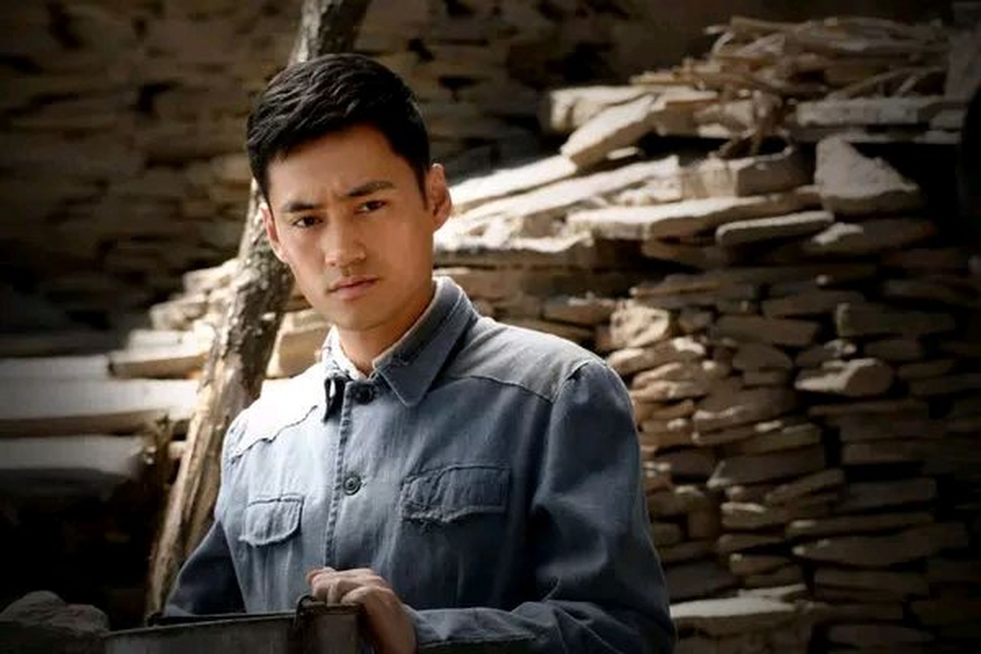 作为双水村农民之家的儿子,孙少平出生贫寒,但好